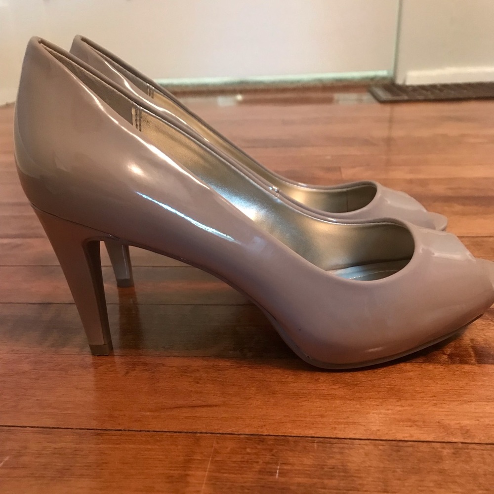 Bandolino peeptoe pumps